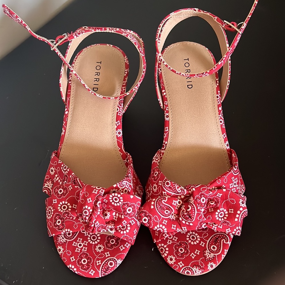 Torrid Size 10W Red Bandana Print Heel